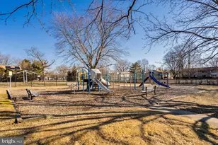 C9 Avon Dr E, Hightstown, NJ 08520 - Photo 17