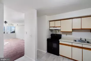 C9 Avon Dr E, Hightstown, NJ 08520 - Photo 9