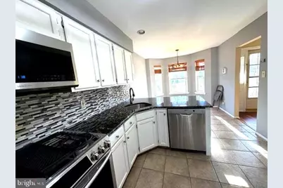 28 Stanwyck Court, Robbinsville Township, NJ 08691 - Photo 5