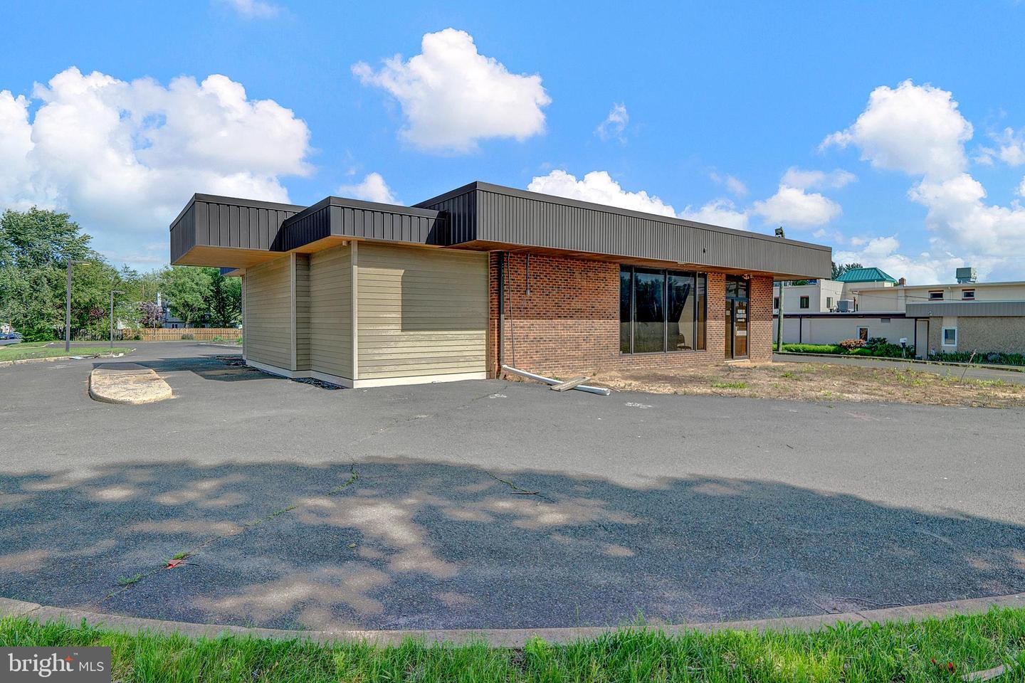 40 Scotch Rd, Ewing Township, NJ 08628 - MLS NJME2071846 - Coldwell Banker