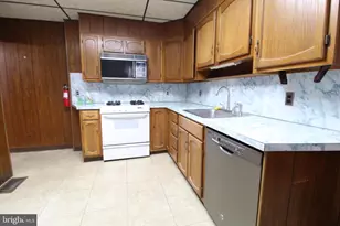 42 Bismarck Ave, Trenton, NJ 08629 - Photo 9