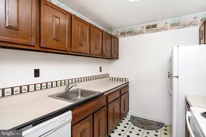 L Twin Rivers Dr N, East Windsor Township, NJ 08520 - Photo 17