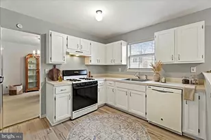 23 Sundew Dr, Ewing Township, NJ 08560 - Photo 5