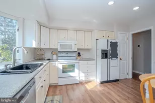 29 Hawthorne Ln, Hightstown, NJ 08520 - Photo 21