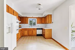126 Villanova Dr, Lawrence, NJ 08648 - Photo 7