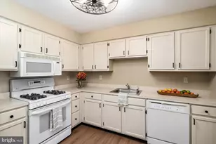121 Andover Pl, Robbinsville Township, NJ 08691 - Photo 13