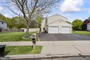 33 Spyglass Ct, East Windsor Township, NJ 08520 - Photo 3