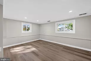 1976 Arena Dr, Hamilton Township, NJ 08610 - Photo 9
