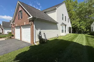 54 Lexington Dr, Pennington, NJ 08534 - Photo 3