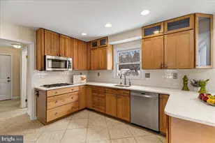 27 W Cartwright Dr, Princeton Junction, NJ 08550 - Photo 9