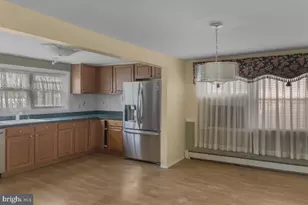155 Locust Ave W, Hamilton Township, NJ 08610 - Photo 7