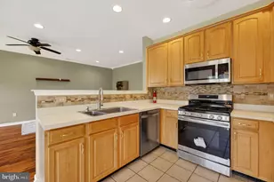 25 Sandstone Rd, East Windsor Township, NJ 08520 - Photo 9
