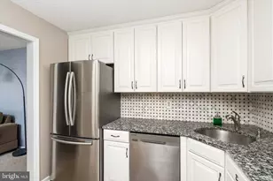 18 Versailles Ct, Hamilton Township, NJ 08619 - Photo 11
