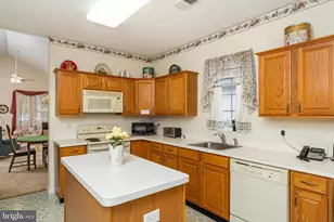 10 Hummingbird Dr, Hamilton Township, NJ 08690 - Photo 11