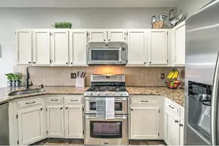 216 E Waverly Ct, Robbinsville Township, NJ 08691 - Photo 7