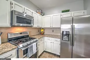 216 E Waverly Ct, Robbinsville Township, NJ 08691 - Photo 5