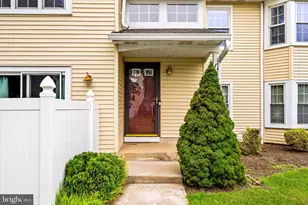 5 Mill Run W, Hightstown, NJ 08520 - Photo 3