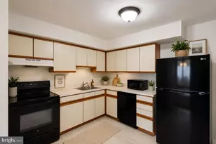 C9 Avon Dr, East Windsor Township, NJ 08520 - Photo 13