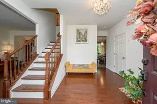 7 Pasteur Ct, East Windsor Township, NJ 08520 - Photo 3
