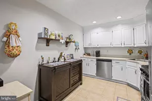 25 Chambord Ct, Hamilton Township, NJ 08619 - Photo 11