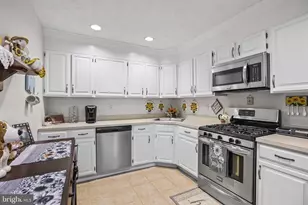 25 Chambord Ct, Hamilton Township, NJ 08619 - Photo 7