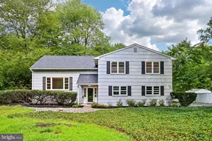 28 Pine knoll Dr, Lawrence Township, NJ 08648 - Photo 1