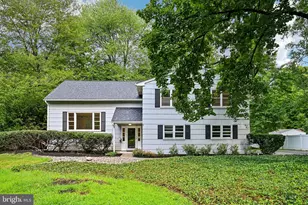 28 Pine knoll Dr, Lawrence Township, NJ 08648 - Photo 1