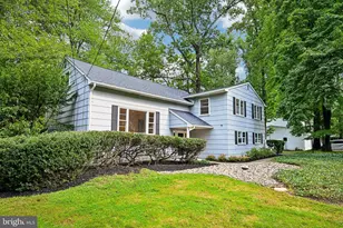 28 Pine knoll Dr, Lawrence Township, NJ 08648 - Photo 1
