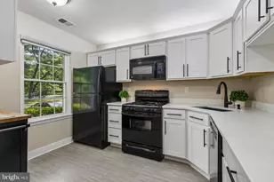 32 Magnolia Ct, Lawrence Township, NJ 08648 - Photo 5