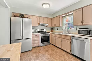 27 Dunmoor Ct N, Hamilton Township, NJ 08690 - Photo 9