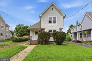 128 Center St, Hightstown, NJ 08520 - Photo 1