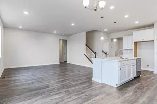 101 Cresci Blvd, Hazlet Township, NJ 07730 - Photo 11