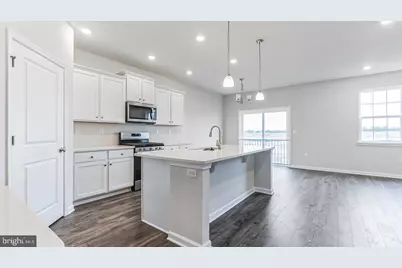 101 Cresci Blvd, Hazlet Township, NJ 07730 - Photo 9