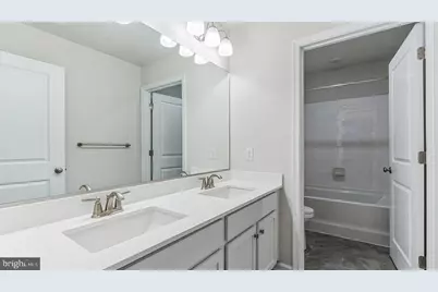 101 Cresci Blvd, Hazlet Township, NJ 07730 - Photo 13