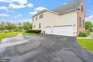 17 Grant Dr, Cream Ridge, NJ 08514 - Photo 5