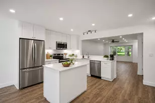 6 Plz de Las Flores, Freehold, NJ 07728 - Photo 17