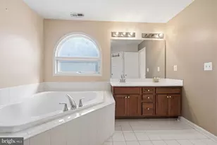 25 Brittany Ct, Middletown, NJ 07748 - Photo 33