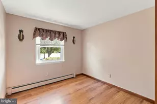 32 Arneytwn Hornerstwn Rd, Cream Ridge, NJ 08514 - Photo 17