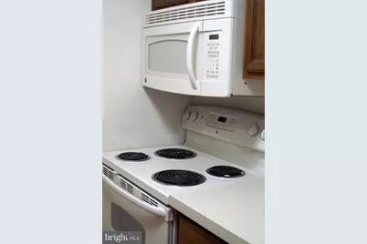 422 E Ravens Crest Drive, Plainsboro Township, NJ 08536 - Photo 9