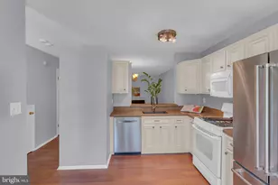 1111 Hickory Ct, Monmouth Junction, NJ 08852 - Photo 9