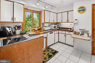 260 Friendship Rd, Cranbury Township, NJ 08512 - Photo 9