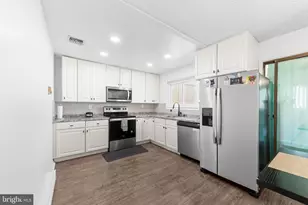 25 Pitman, Monroe Township, NJ 08831 - Photo 11