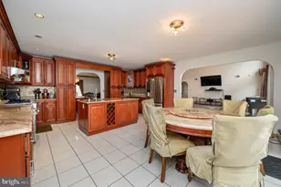 4 Drinking Brook Rd, Monmouth Junction, NJ 08852 - Photo 9