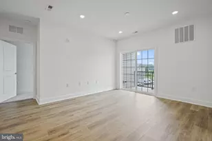 27201 Radford Ct, Monroe Township, NJ 08831 - Photo 5