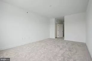 27201 Radford Ct, Monroe Township, NJ 08831 - Photo 15