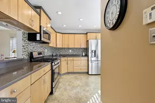 339 Constitution Cir, North Brunswick Township, NJ 08902 - Photo 7