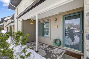 136 Hampshire Dr, Plainsboro Township, NJ 08536 - Photo 3