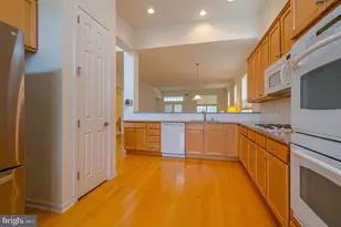 37 Andover Dr, Kendall Park, NJ 08824 - Photo 9