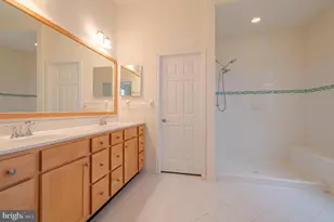 37 Andover Dr, Kendall Park, NJ 08824 - Photo 17