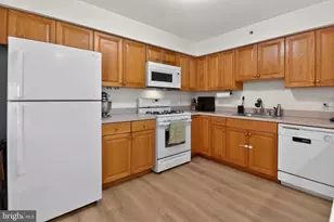 1332 Fernwood Ct, New Brunswick, NJ 08901 - Photo 13